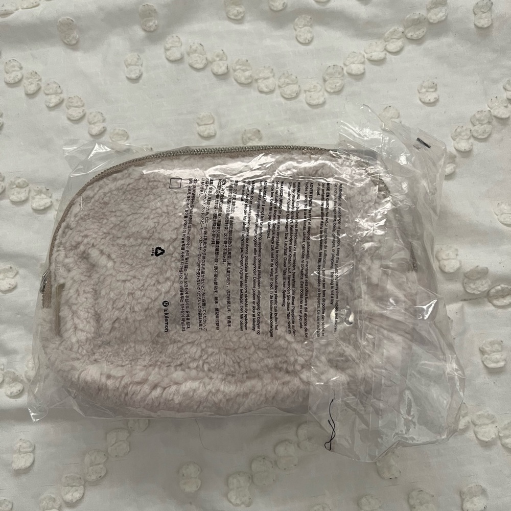 Lululemon Everywhere Belt Bag Fleece Sherpa White Ivory